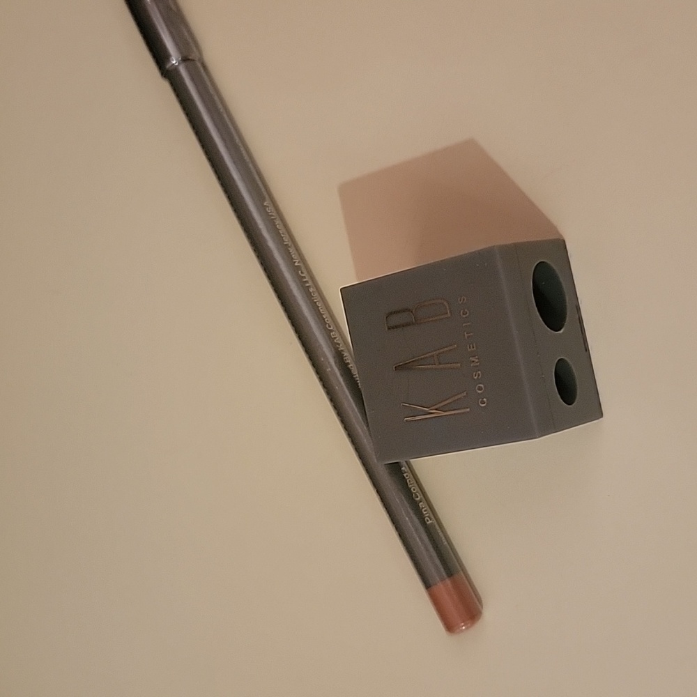 NEW KAB Lip Liner PINA COLADA & Sharpener